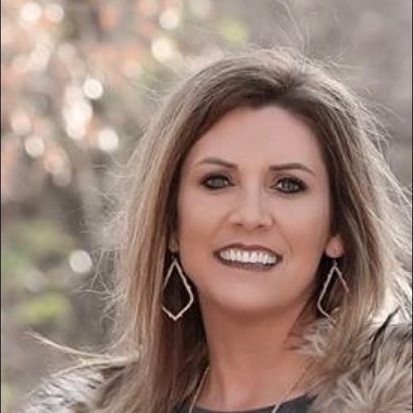 Meet your Posher, Tia - Picture 1 of 1